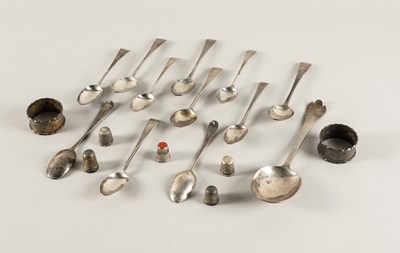 Lot 214 - A GROUP OF SILVER AND FIVE THIMBLES