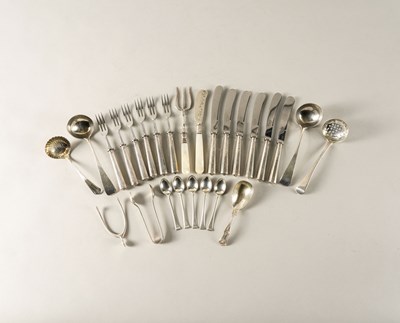 Lot 239 - A GROUP OF SILVER, SILVER MOUNTED AND PLATED FLATWARE (26)