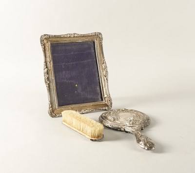 Lot 248 - A SILVER MOUNTED SHAPED RECTANGULAR PHOTOGRAPH FRAME AND TWO FURTHER ITEMS (3)
