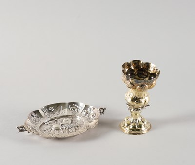 Lot 268 - A EUROPEAN TWIN HANDLED DISH AND A EUROPEAN GILT CUP (2)