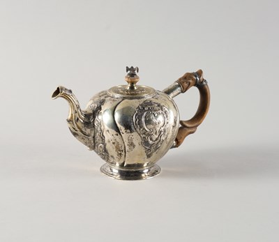 Lot 280 - AN 18TH CENTURY RUSSIAN TEAPOT