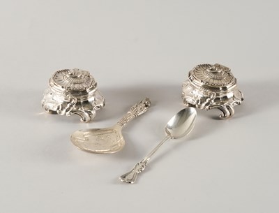 Lot 292 - A GROUP OF SILVER AND FOREIGN WARES (4)