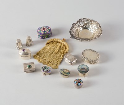 Lot 296 - A VICTORIAN SILVER VINAIGRETTE AND TWELVE FURTHER ITEMS (13)