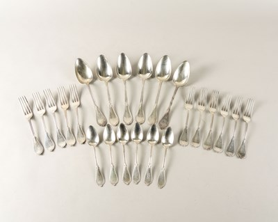 Lot 305 - A GROUP OF TABLE FLATWARE DETAILED COIN (17)