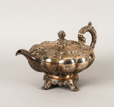 Lot 320 - A VICTORIAN SILVER TEAPOT
