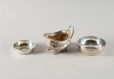 Lot 327 - A SILVER MILK JUG AND TWO FURTHER ITEMS (3)