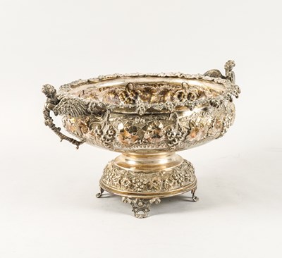 Lot 359 - A CONTINENTAL TWIN HANDLED CENTREPIECE FRUIT BOWL