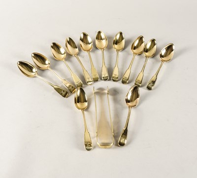 Lot 362 - A GEORGE III SET OF TWELVE SILVER GILT TEASPOONS AND A MATCHING PAIR OF SUGAR TONGS (13)