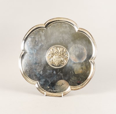 Lot 401 - A SILVER SHAPED HEXAGONAL SALVER