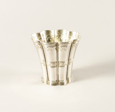 Lot 424 - A DANISH VASE