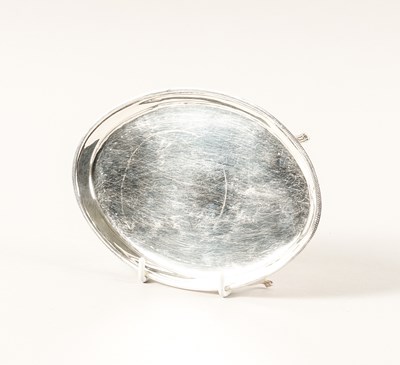 Lot 472 - A GEORGE III SILVER OVAL TEAPOT STAND