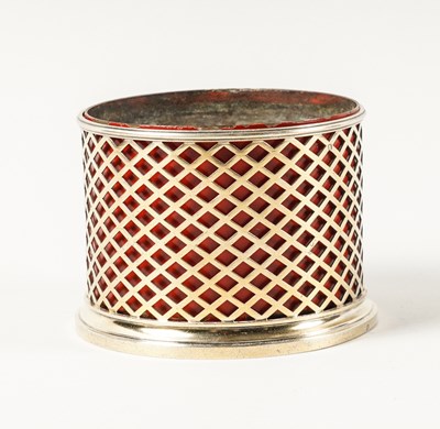 Lot 476 - A FRENCH SILVER GILT STAND