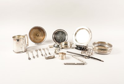 Lot 479 - A GROUP OF SILVER, FOREIGN AND PLATED WARES (QTY)
