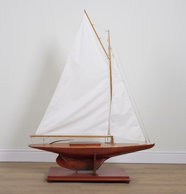 Lot 565 - A FINE SCALE MODEL OF THE 19FT YACHT WINDWARD II, DESIGNED BY PERCY CROSSLEY