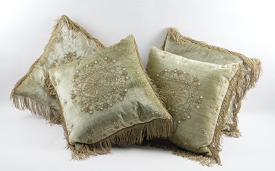 Lot 631 - A SET OF FOUR BEAUMONT AND FLETCHER ‘BEATRICE’ CUSHIONS (4)