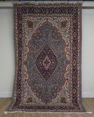 Lot 685 - A PAKISTAN CARPET