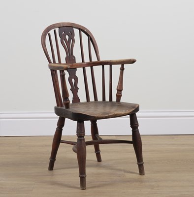 Lot 715 - A 19TH CENTURY CHILDS ELM AND YEW WOOD WINDSOR CHAIR