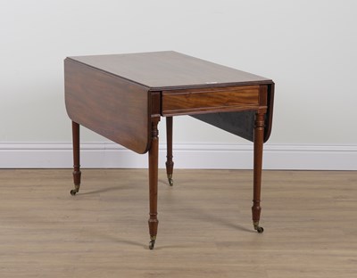 Lot 789 - A REGENCY MAHOGANY PEMBROKE TABLE