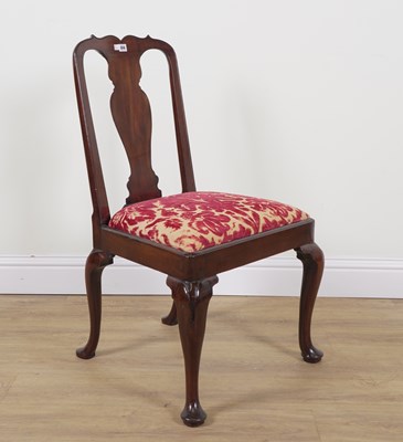 Lot 814 - AN 18TH CENTURY RED WALNUT VASE BACK SIDE CHAIR