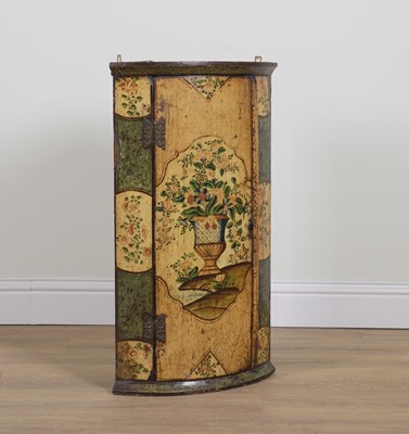 Lot 847 - A MID-18TH CENTURY CHINOISERIE DECORATED HANGING CORNER CUPBOARD