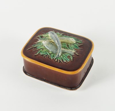 Lot 1008 - A MINTON MAJOLICA SARDINE BOX AND COVER (2)