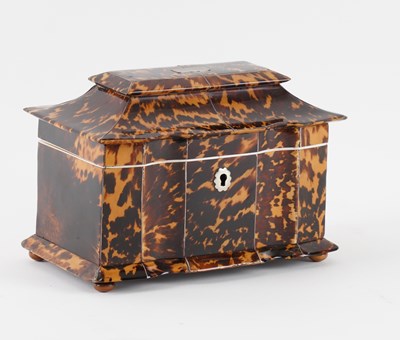 Lot 712 - AN EARLY 19TH CENTURY IVORY STRUNG TORTOISESHELL PAGODA TOPPED TEA CADDY