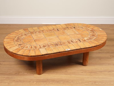 Lot 1091 - ROGER CAPRON; A 20TH CENTURY TILE MOUNTED OVAL COFFEE TABLE
