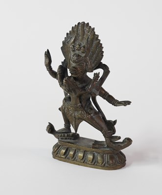 Lot 1277 - A SINO TIBETAN SMALL BRONZE FIGURE OF VAJRABHAIRAVA