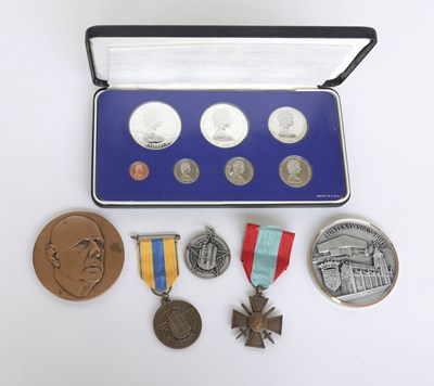 Lot 1427 - A COLLECTION OF FRENCH MEDALS, MEDALLIONS AND PAPERWORK (QTY)