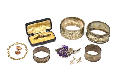Lot 1818 - A SILVER AND AMETHYST BROOCH AND EIGHT FURTHER ITEMS (9)