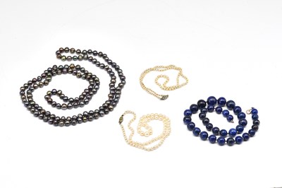 Lot 1834 - THREE STRANDS OF CULTURED PEARLS AND A LAPIS LAZULI BEAD NECKLACE (4)