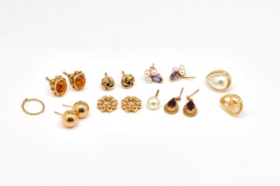 Lot 1849 - A PAIR OF GARNET SINGLE STONE EARRINGS (10)
