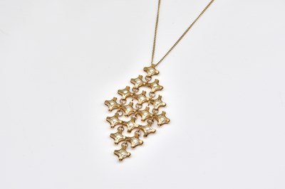 Lot 1879 - A 9CT GOLD AND CULTURED PEARL PENDANT WITH A NECKCHAIN