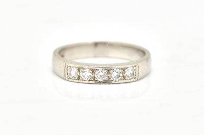 Lot 1880 - A PLATINUM AND DIAMOND FIVE STONE RING