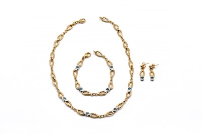 Lot 1894 - A 9CT TWO COLOUR GOLD AND BLUE TOPAZ SET OF  JEWELLERY (3)