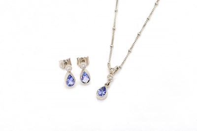 Lot 1898 - AN 18CT WHITE GOLD, DIAMOND AND TANZANITE PENDANT NECKLACE AND A MATCHING PAIR OF EARSTUDS (2)