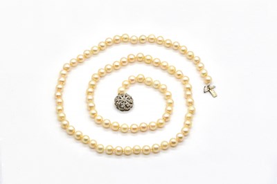 Lot 1923 - A SINGLE ROW NECKLACE OF CULTURED PEARLS, WITH A  DIAMOND SET CLASP