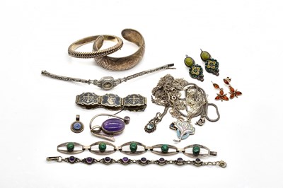 Lot 1935 - A GROUP OF SILVER JEWELLERY (QTY)