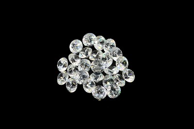Lot 1946 - TWENTY-FIVE LOOSE FACETED ROUND WHITE ZIRCONS 6MM (25)