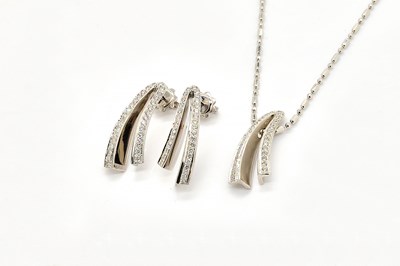 Lot 1950 - A WHITE GOLD AND DIAMOND SET PENDANT AND PAIR OF EARRING SET